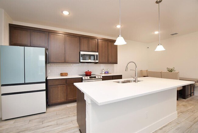 Building Photo - 424 Parkline Dr