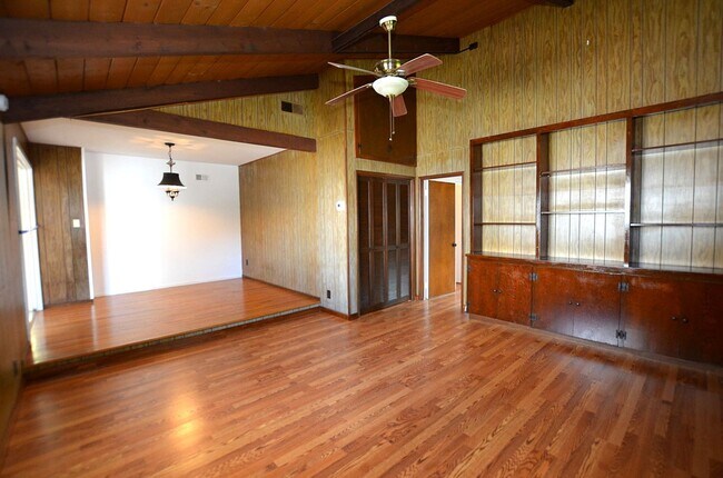 Building Photo - Single level Home