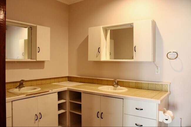 Building Photo - Gorgeous Executive Kailua Home For Rent!