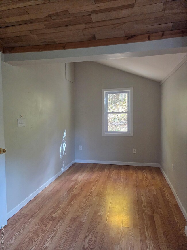 Building Photo - 25 Emerald Trail