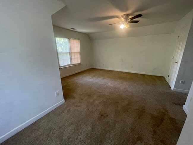 Building Photo - 832 Prairie Ln