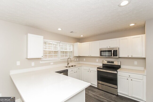 Building Photo - 817 Yonah Dr
