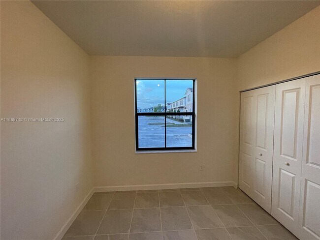Building Photo - 3322 W 114th Terrace