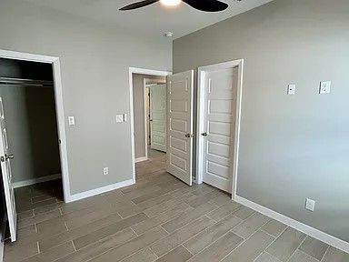 Building Photo - 705 Deanne Dr