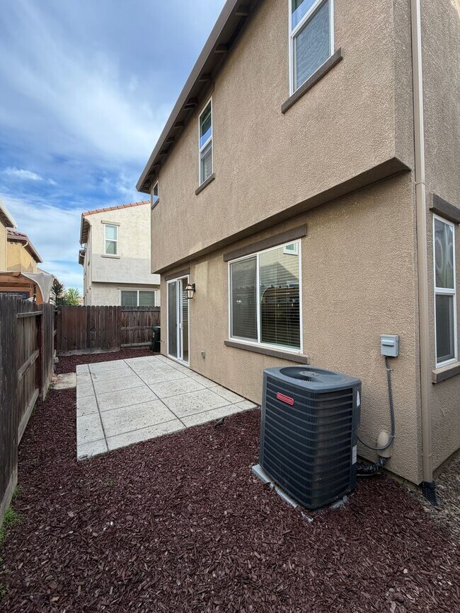 Building Photo - 3 bedroom | 2.5 bathroom | Single family home in North Natomas