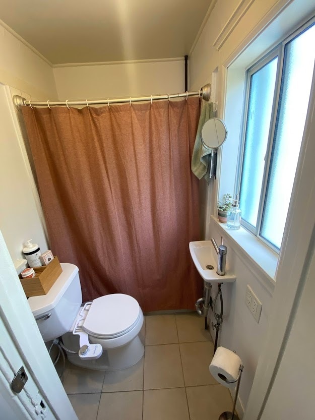 Full bath next to - 1644 Mohawk St