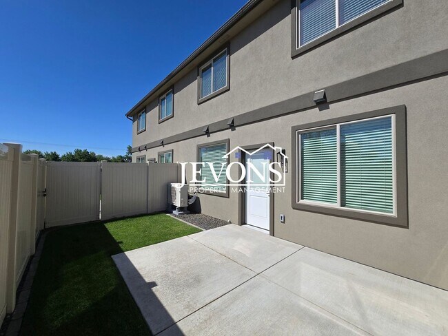 Building Photo - 413 S 97th Ave
