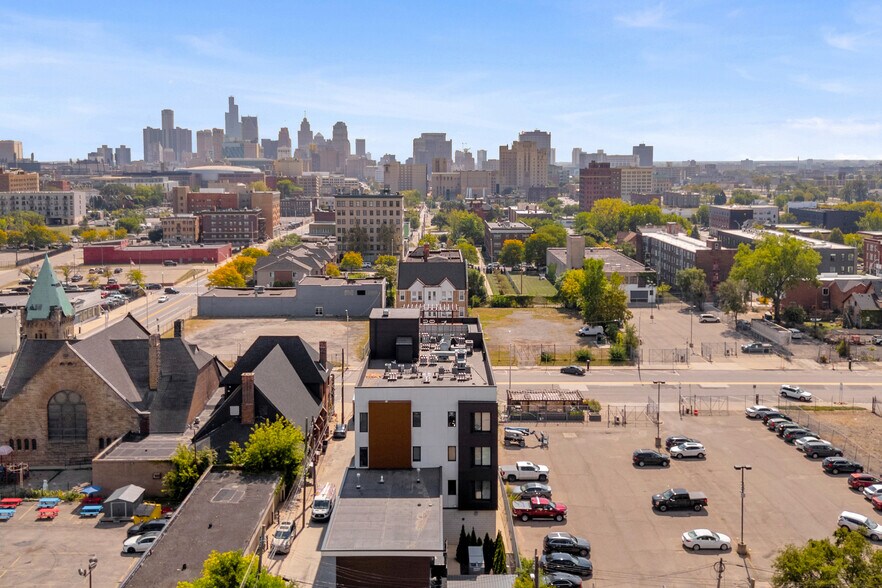 Building Photo - 438 Selden St