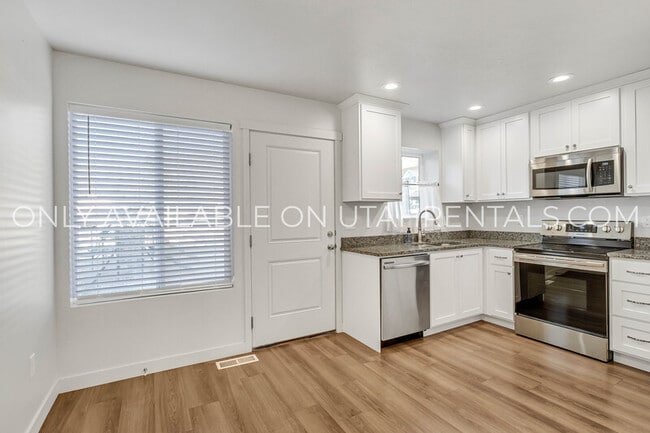 Building Photo - 78 N 300 W St