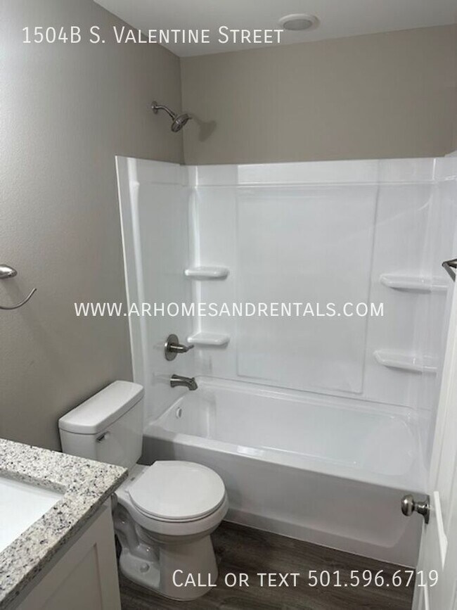 Building Photo - 1504B S. Valentine Street-