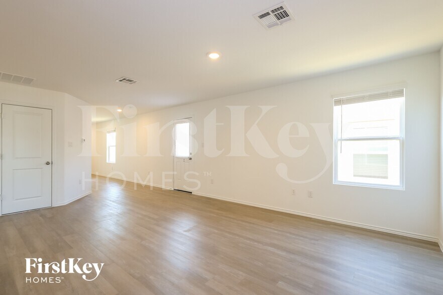 Building Photo - 8011 Nube Medina