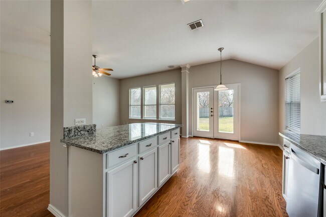 Building Photo - 5909 Paloma Blanca Dr