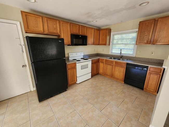 Building Photo - 1729 Capistrana Pl