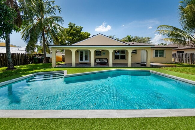 Building Photo - 5340 SW 115th Ave