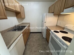 Building Photo - 1 bedroom/ 1 bath apartment in Sun Prairie...