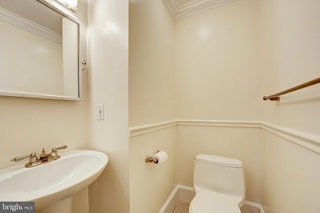 Building Photo - 1005 S Street NW Unit 1