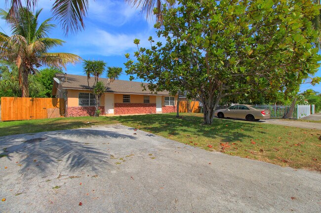 Building Photo - 1045 Miami Blvd