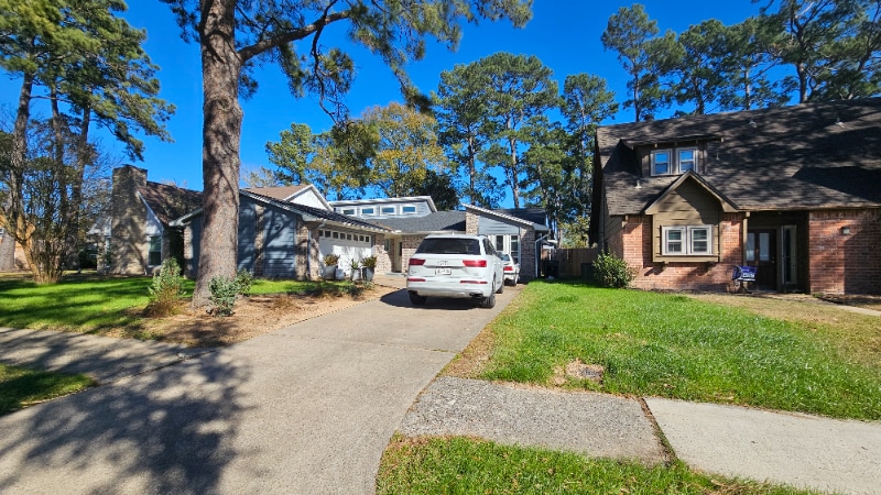 Building Photo - 1605 N Hollow Dr