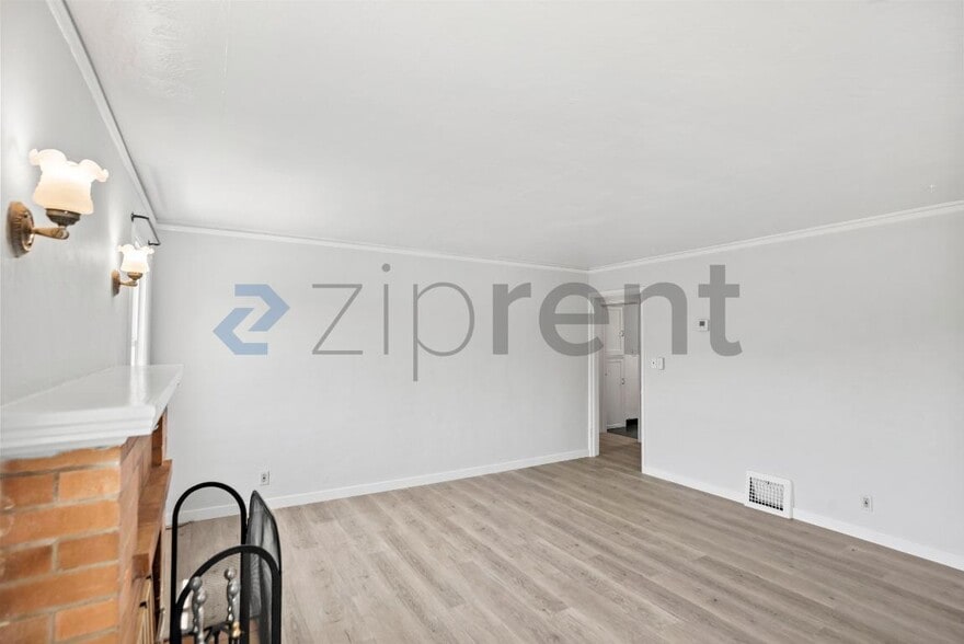 Building Photo - Unit