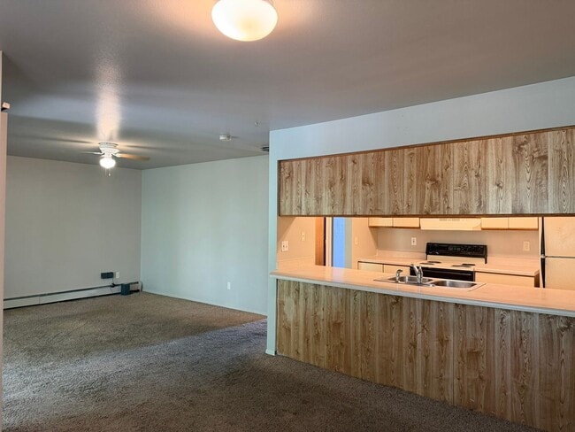 Building Photo - 812 W Cedar Ct