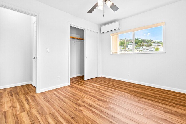 Building Photo - Spacious 3 Bedroom, 2.5 Bath Single Family...