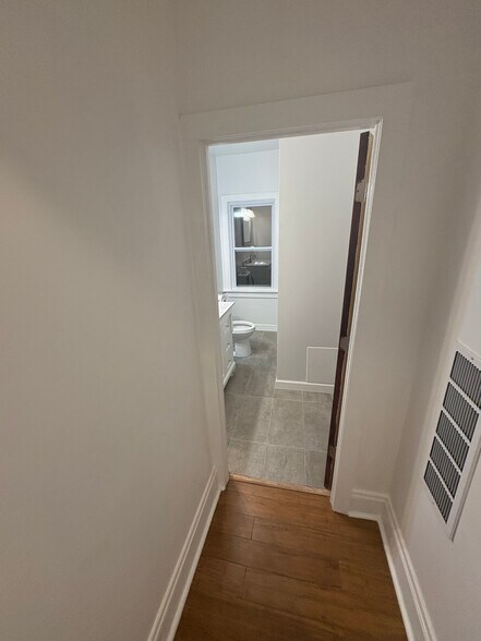 Building Photo - 3568 E 153rd St