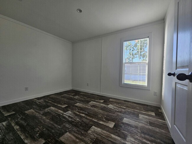 Building Photo - 1029 Myakka Dr