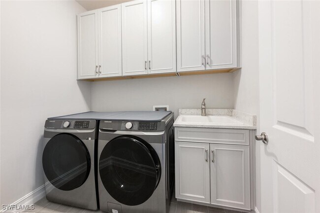 Building Photo - 388 Grace Bay Ln