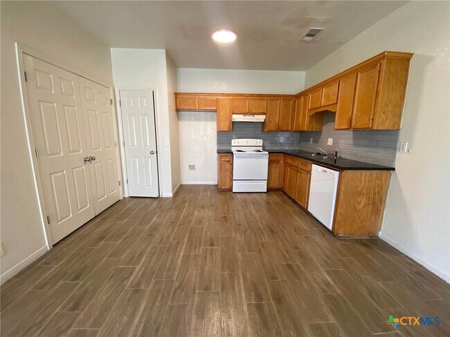 Building Photo - 2207 Wright Way