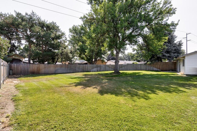 Building Photo - Complete Remodel near Boise River _ Pet Friendly!