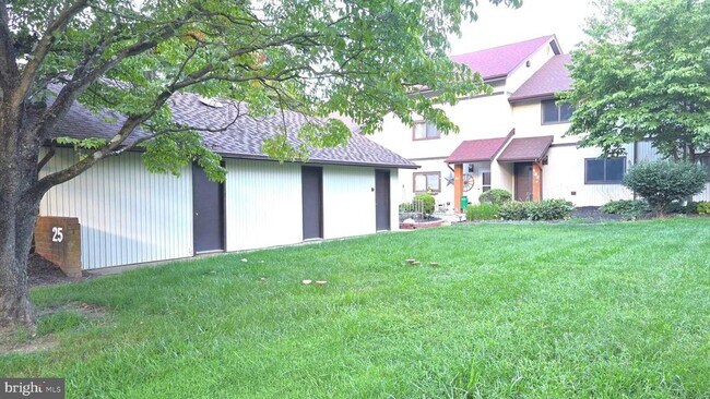 Building Photo - 25 Village Dr