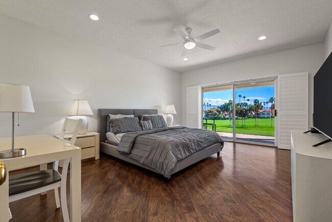 Building Photo - 270 Vista Royale Cir E