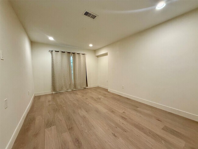 Building Photo - 3834 Linklea Dr