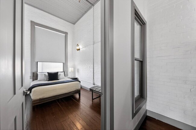 Building Photo - 21 E 15th St