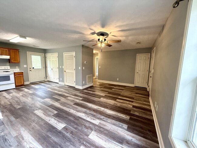 Building Photo - 709 W Columbia St