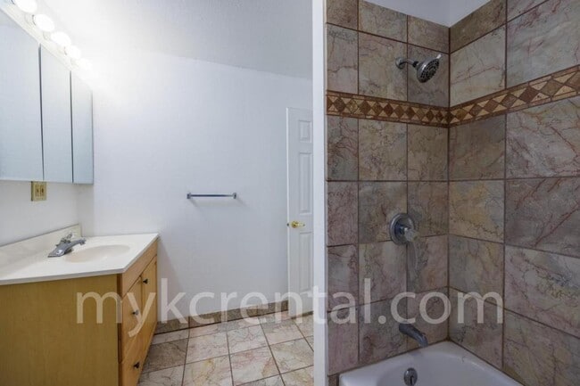 Building Photo - 3026 S 33rd St