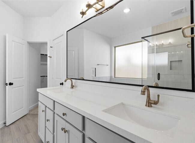 Building Photo - 10919 Spring Wind Dr