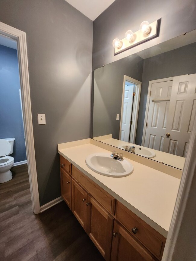Building Photo - Cute duplex in Belmont-
