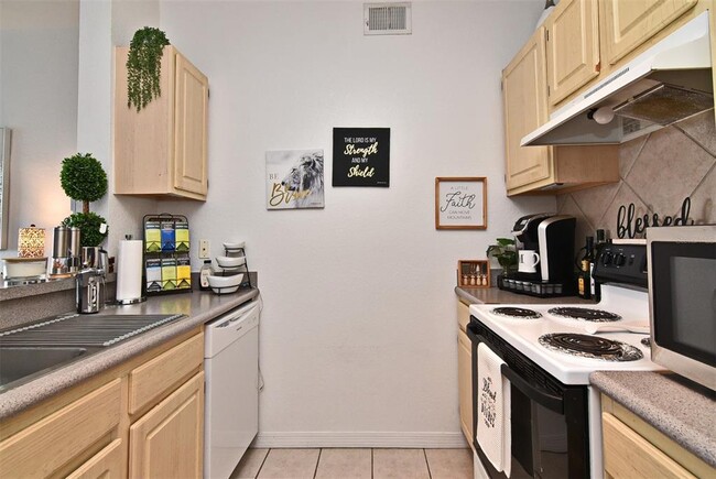 Building Photo - 8929 Legacy Ct