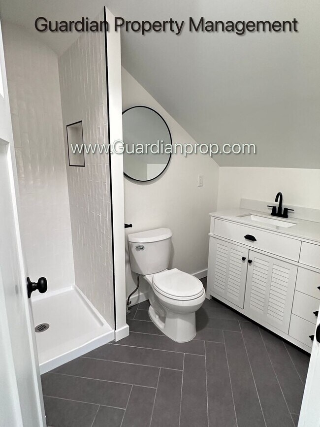 Building Photo - South Minneapolis Renovated Single Family Home, New Bathrooms, Hardwood Floors, W/D