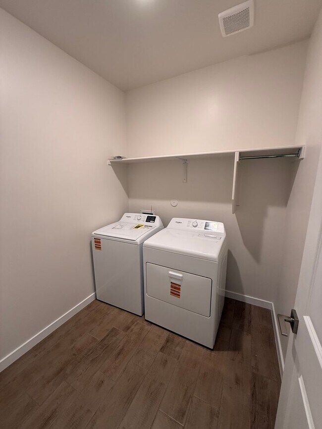 Building Photo - 5008 Sand Strm Rd