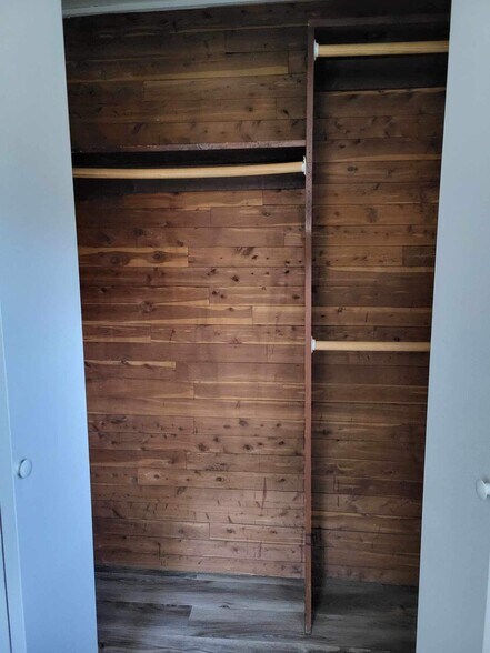 Building Photo - 4 Dr Knapp Rd S