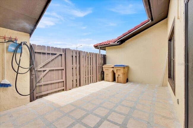 Building Photo - 475 Hunter Cir