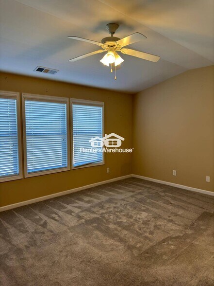 Building Photo - 5021 Sherwood Way