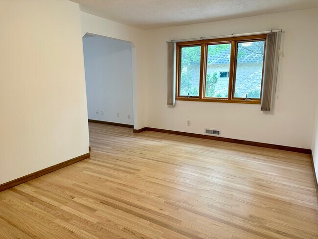 Building Photo - 7301 Glouchester Dr