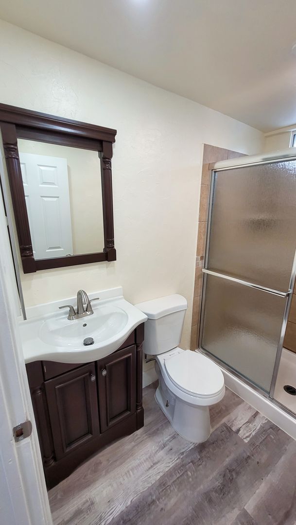 Building Photo - g7705