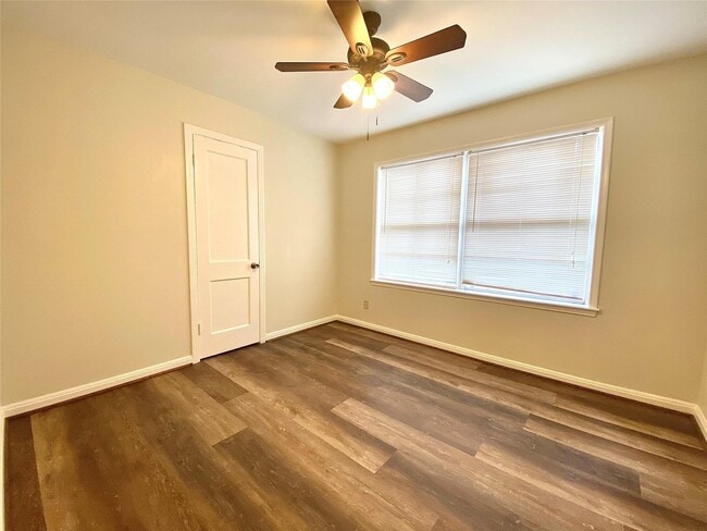 Building Photo - 5502 Evergreen St