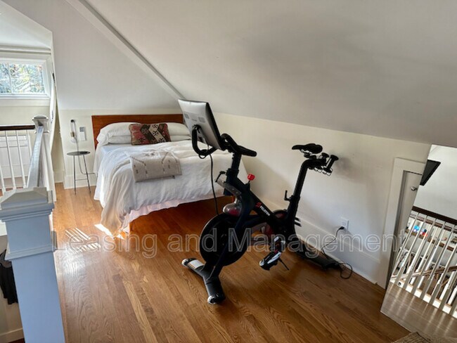 Building Photo - 120 S Battery St