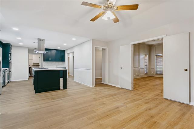 Building Photo - 1617 Century Oaks Dr