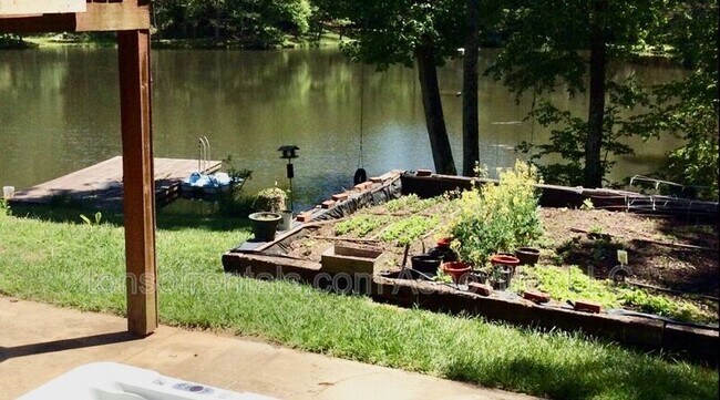 Building Photo - 4 Coma Lk Ln